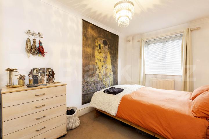 Arranged over two floors and overlooking the Regents Canal  Baring Street, Shoreditch Park